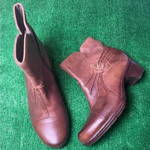 Clarks Bendables Brown Leather Zip Ankle Boots Booties - Women's Size 11 Western